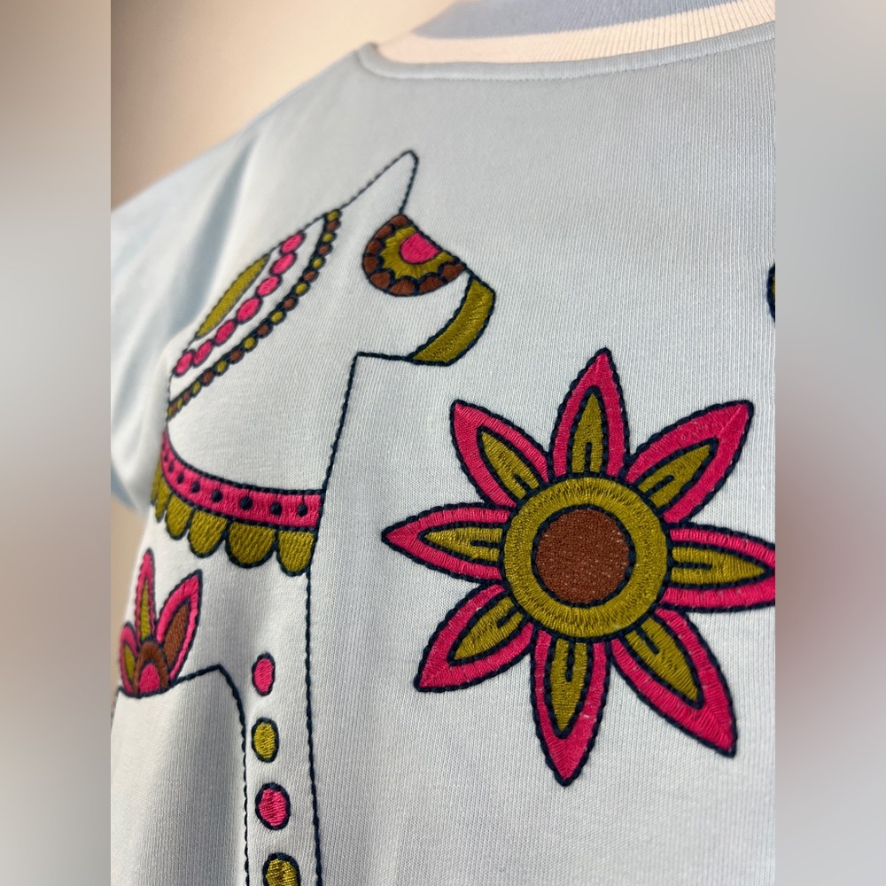 💚 3025. Embroidered Horse Baby Blue Top - Picture 3 of 6